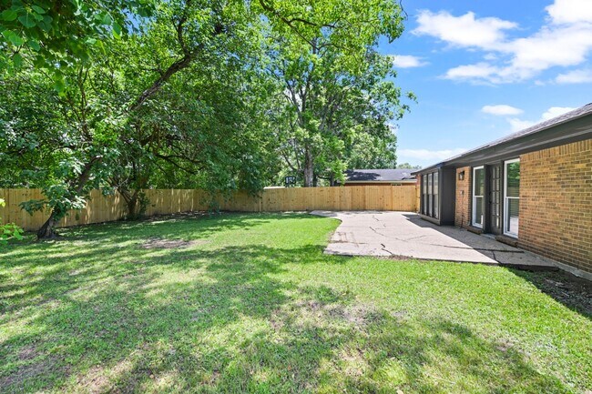 Building Photo - 2117 Semmes Dr