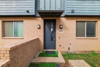 Building Photo - 3008 Zenia Dr