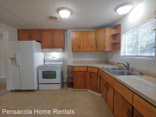Building Photo - 3 br, 1 bath House - N. 62nd. Ave 726