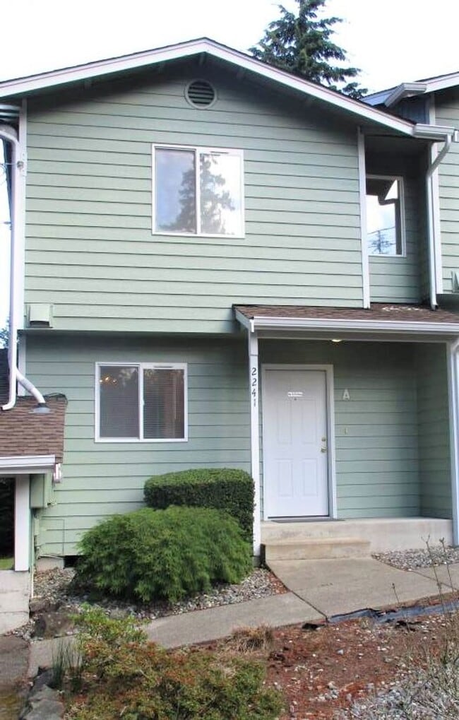 Building Photo - 2 Bedroom, 1.5 Bathroom Townhouse in Port ...