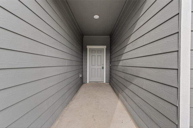 Building Photo - 31334 Gayle Prairie Oaks St