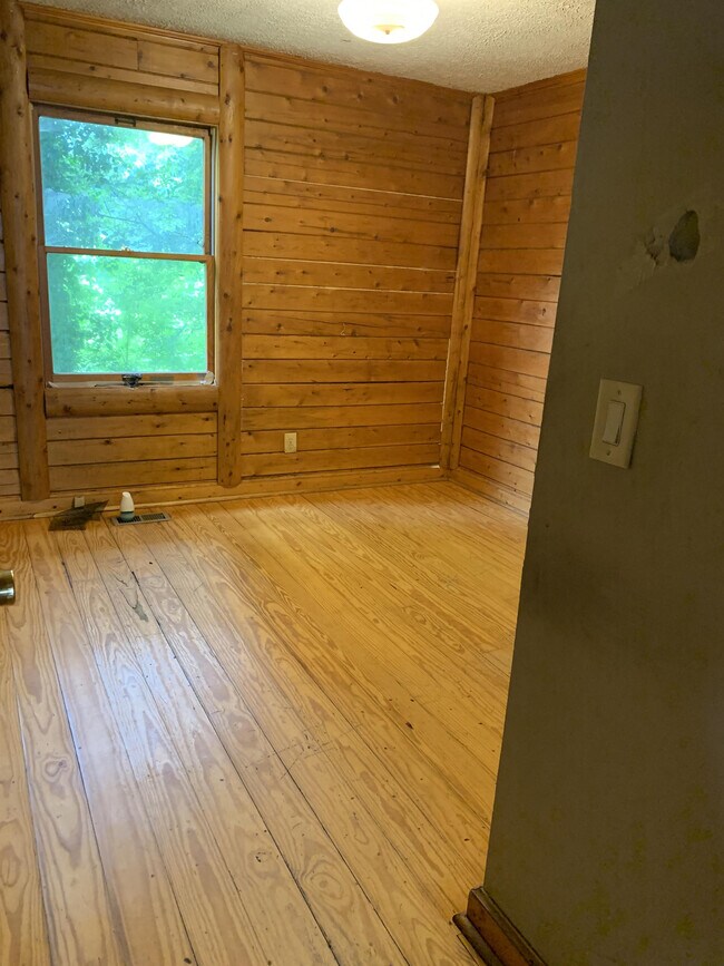 Building Photo - 29 Broncos Dr