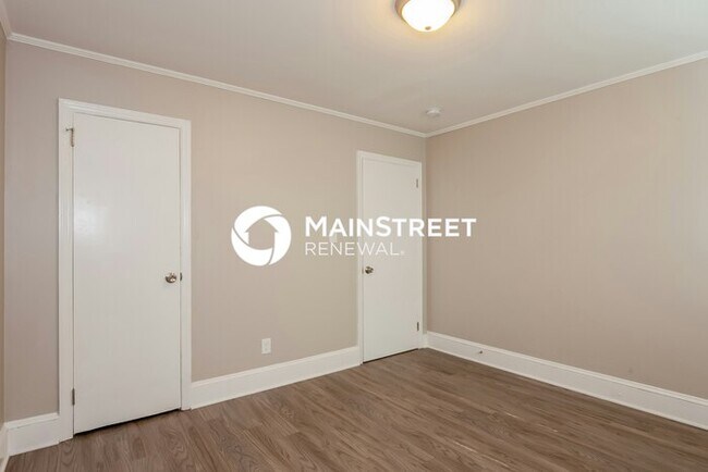 Building Photo - 3 Bedroom Pet-Friendly Home in Charlotte, NC with Main Street Renewal