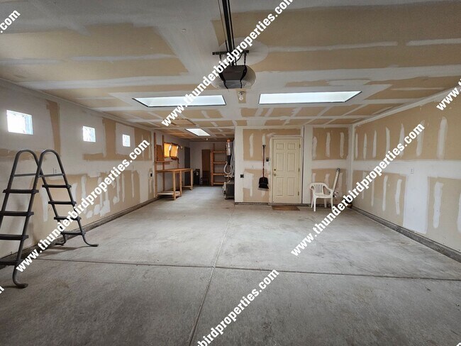 Building Photo - Available NOW