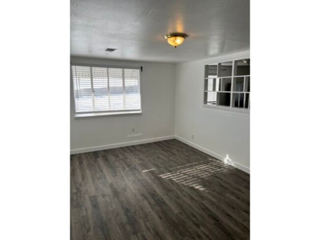 Building Photo - 1 Winona Ct