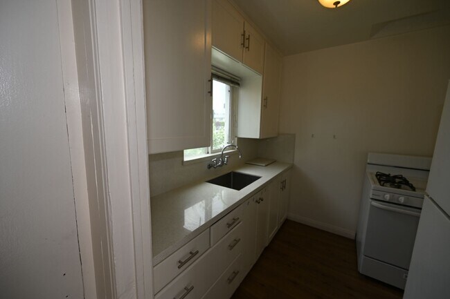 Building Photo - 1609diam