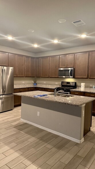Building Photo - 24814 Crimson Pine Dr