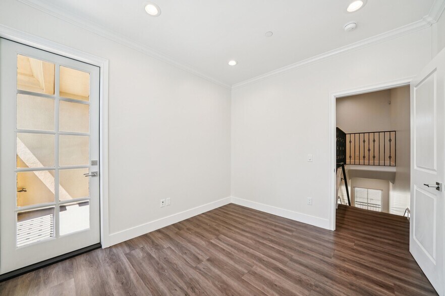Building Photo - 1406 S Alta Vista Ave