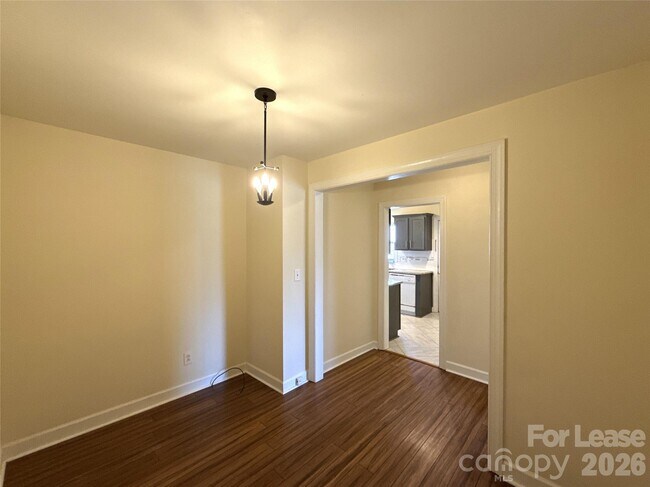 Building Photo - 707 Grandin Rd