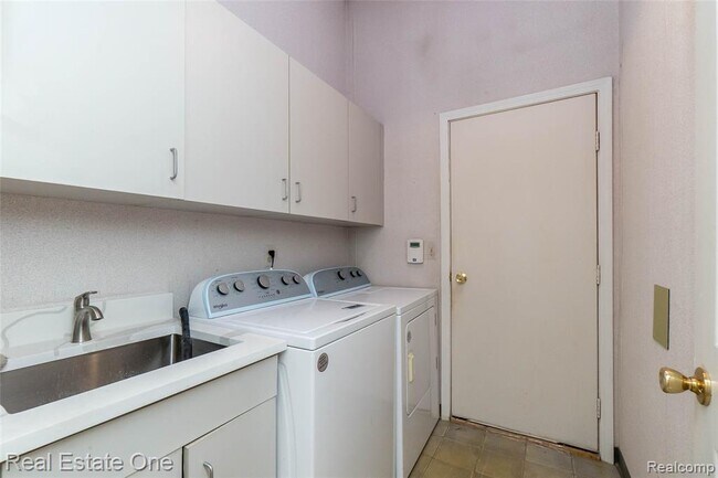 Building Photo - 37412 Legends Trail Dr