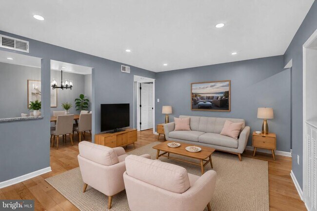 Building Photo - 7742 New Providence Dr