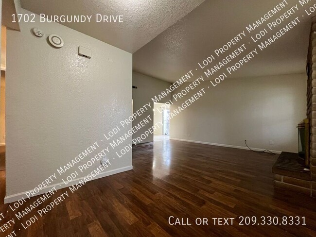 Building Photo - 1702 Burgundy Dr