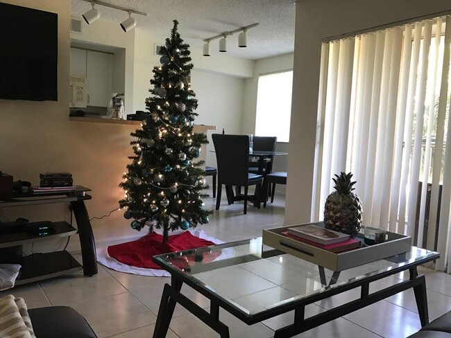 Living area - 1875 Florida Club Dr