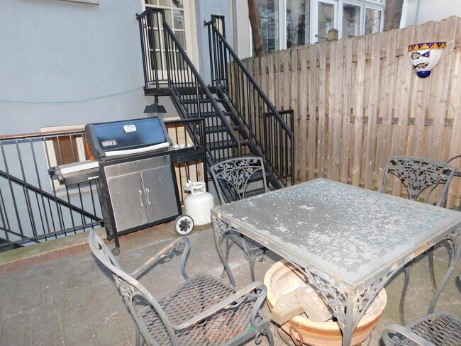 Building Photo - 1113 Bloomfield St