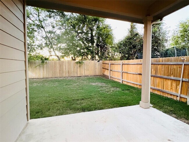 Building Photo - 105 Naset Dr