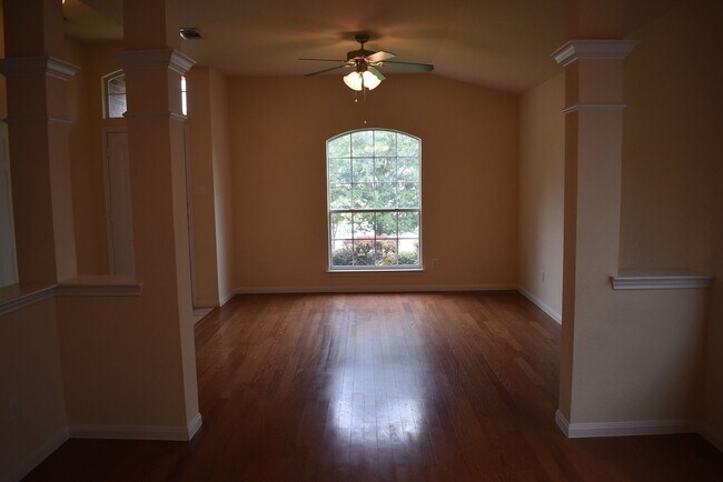 Building Photo - Gorgeous house in Skipcha Estates! HUMONGOUS!
