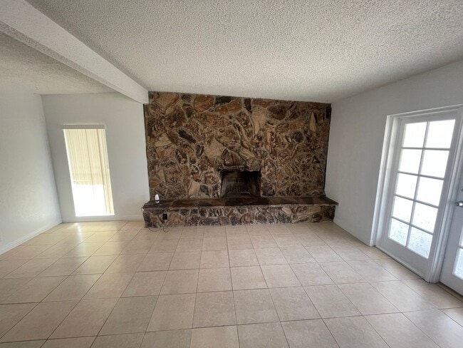 Building Photo - Classic 3Bed/2Bath single story home located near Boulder Highway