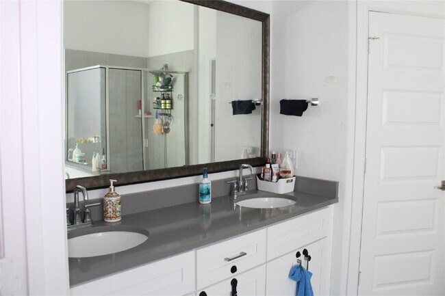 Building Photo - 3108 Armstrong Ave