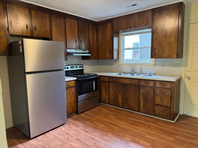 Building Photo - Updated Two Bedroom Apartment in Statesville