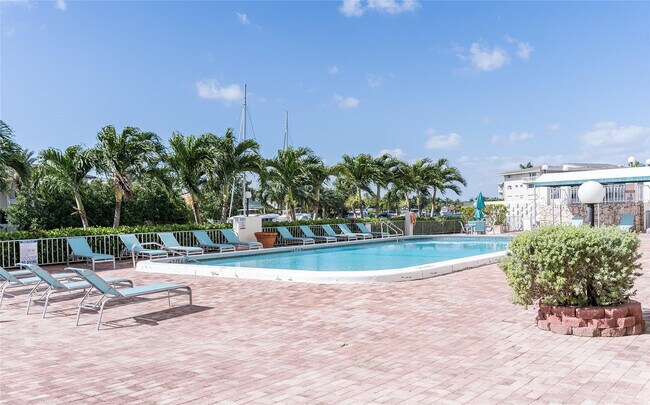 Building Photo - 401 Golden Isles Dr