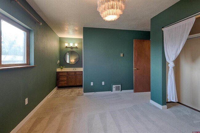 Building Photo - 64251 N Ramona Rd