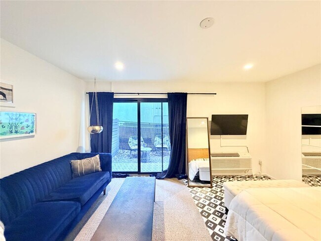 Building Photo - 201 Academy Dr