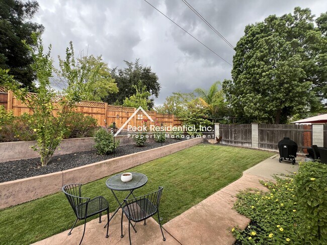 Building Photo - Wonderful 3bd/2ba Orangevale Home with 2 C...