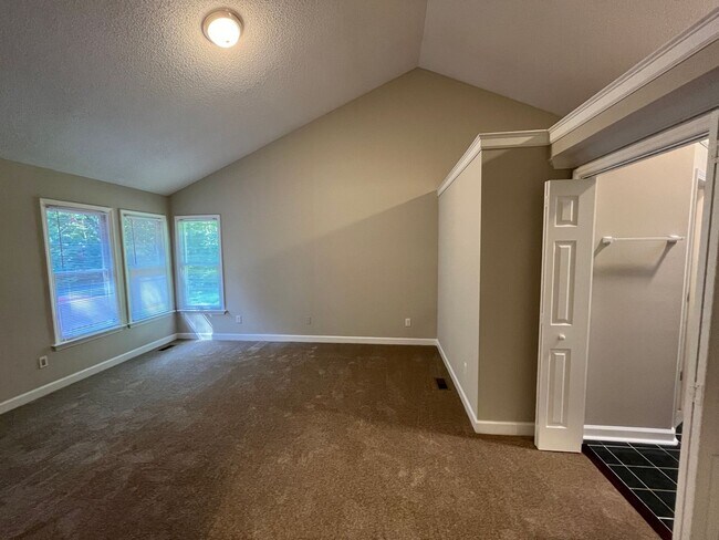 Building Photo - Charming 3-Bedroom Ranch