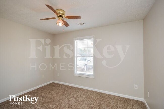 Building Photo - 240 Pebble Ridge Dr