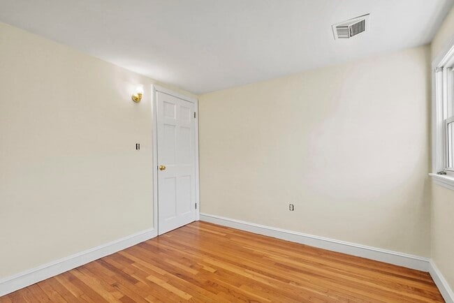 Building Photo - 72 Cambridge Rd