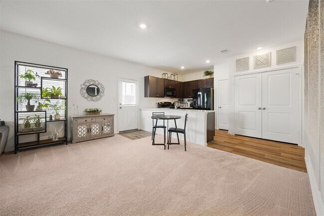 Building Photo - 257 Muscovy Dr