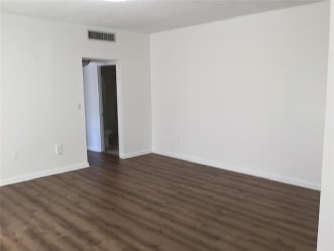 Building Photo - 1165 98th St