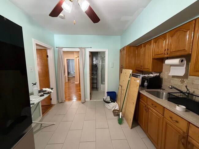 Building Photo - 360 Ege Ave