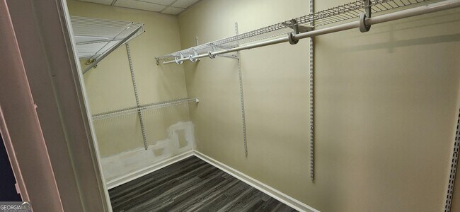 Building Photo - 201 Reeves Creek Way