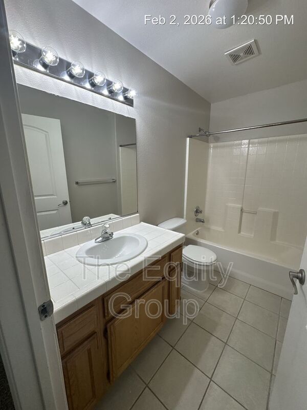 Building Photo - 2547 W Lark Ave