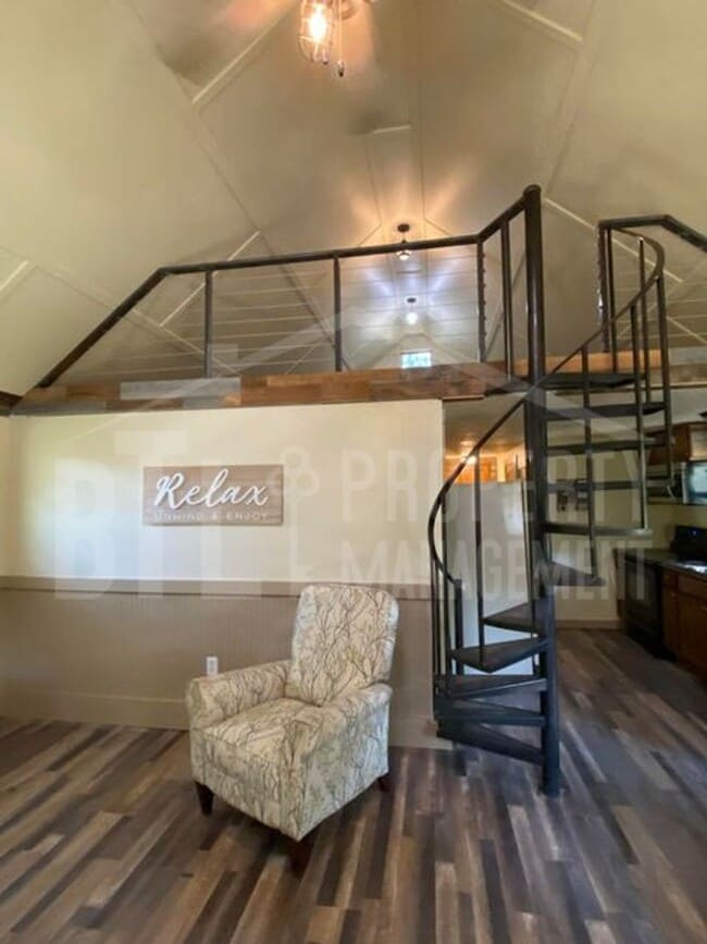 Building Photo - Rustic One Bedroom Cabin with Loft