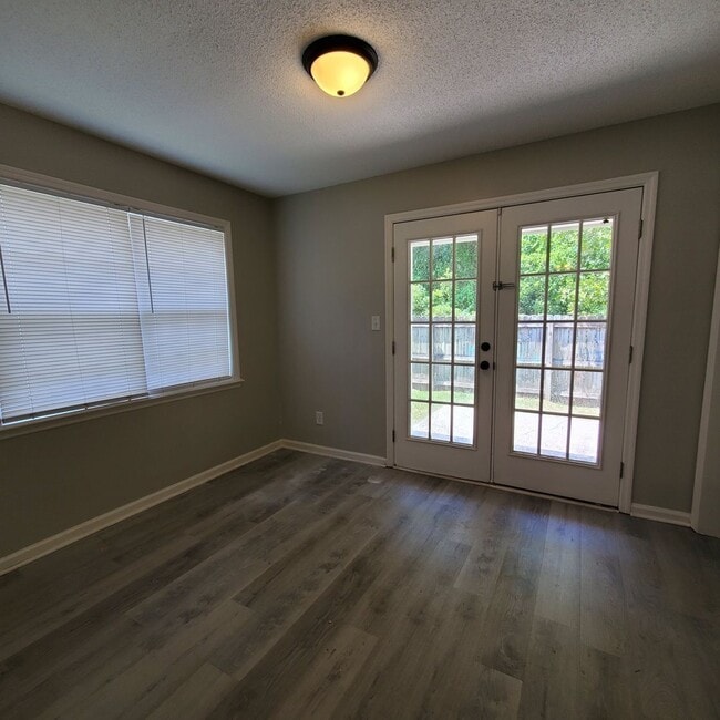Building Photo - Southern Comfort: Your Dream Rental Home i...