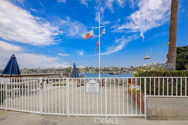 Building Photo - 2128 Miramar Dr