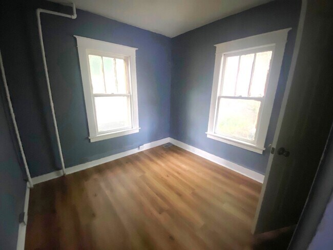Building Photo - 528 Chenango St
