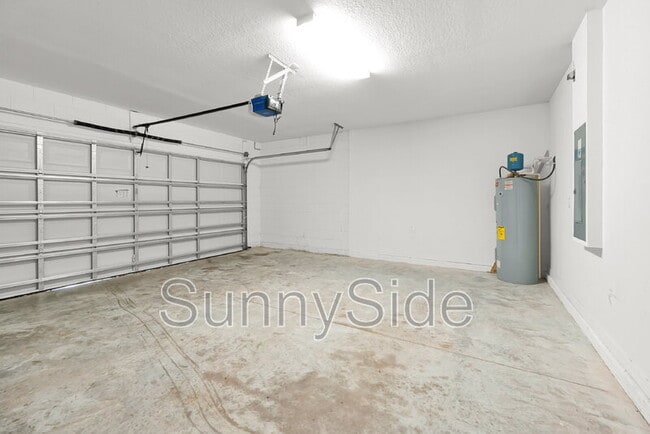 Building Photo - 10116 Grande Lp