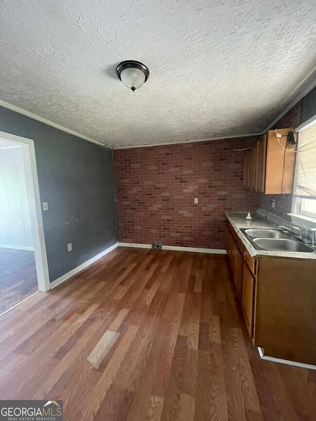 Building Photo - 206 Celia Dr