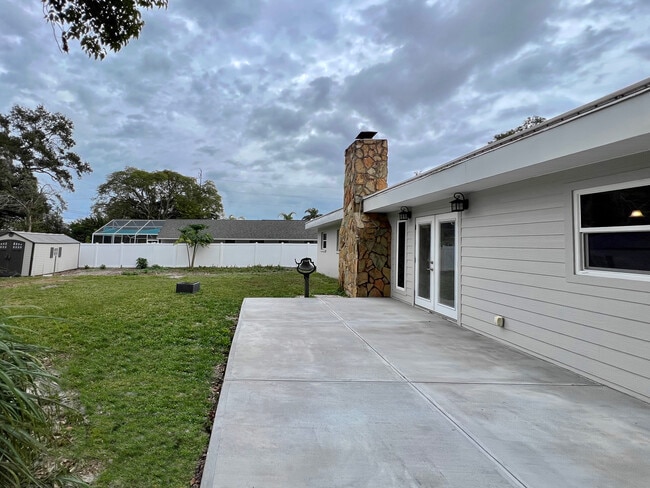 Building Photo - 1858 Oak Park Dr S