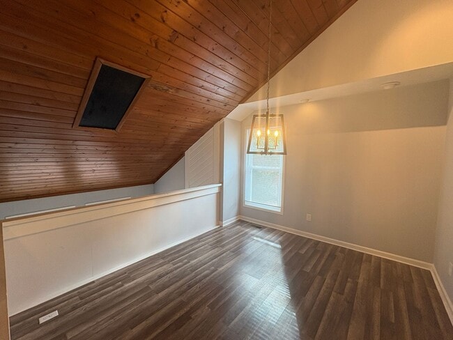 Building Photo - Charming 3 Bed, 2 Bath Tri-Level Home