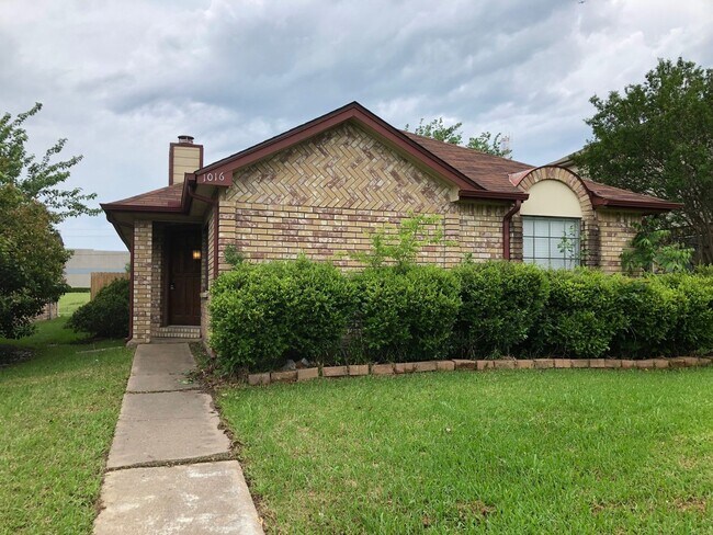 Building Photo - 3/2/2 Great neighborhood!  Move in Ready!