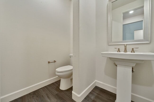 Building Photo - Luxury 5 Bedroom Home in Serrano – Spaciou...
