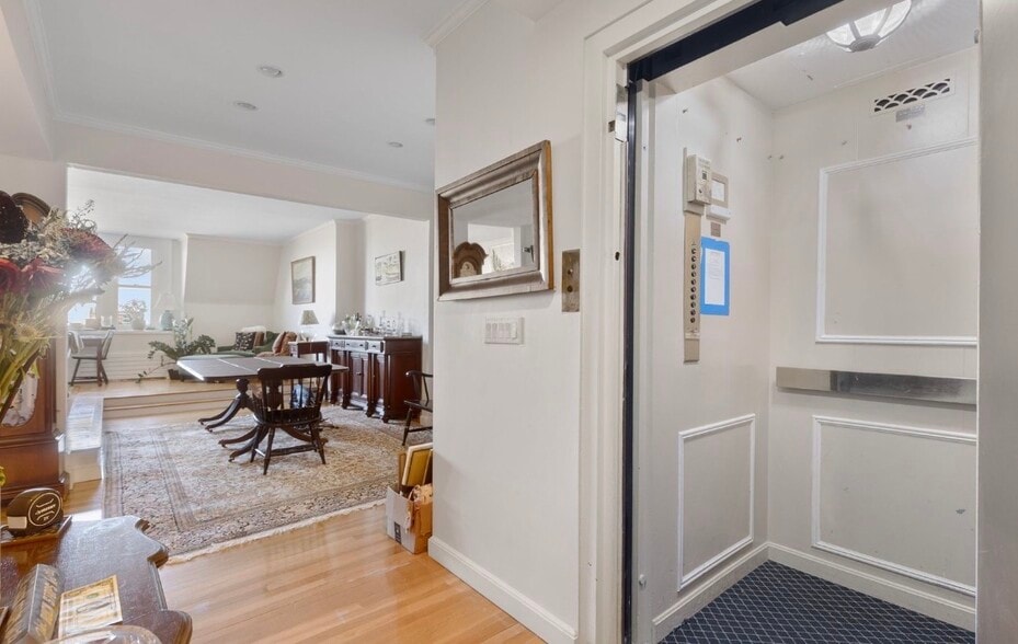 Building Photo - 122 Beacon St