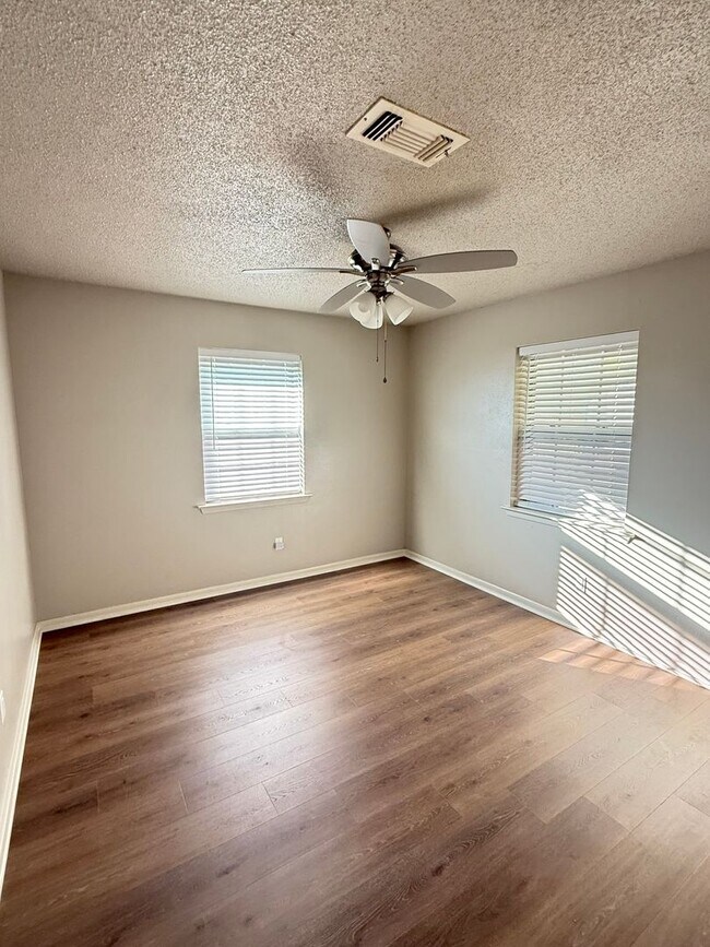 Building Photo - Classic Celina Charm with Vintage Comfort - Spacious 3-Bedroom Home with Large Yard and Covered P...