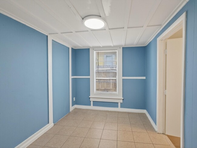 Building Photo - 964 W Lakewood Rd