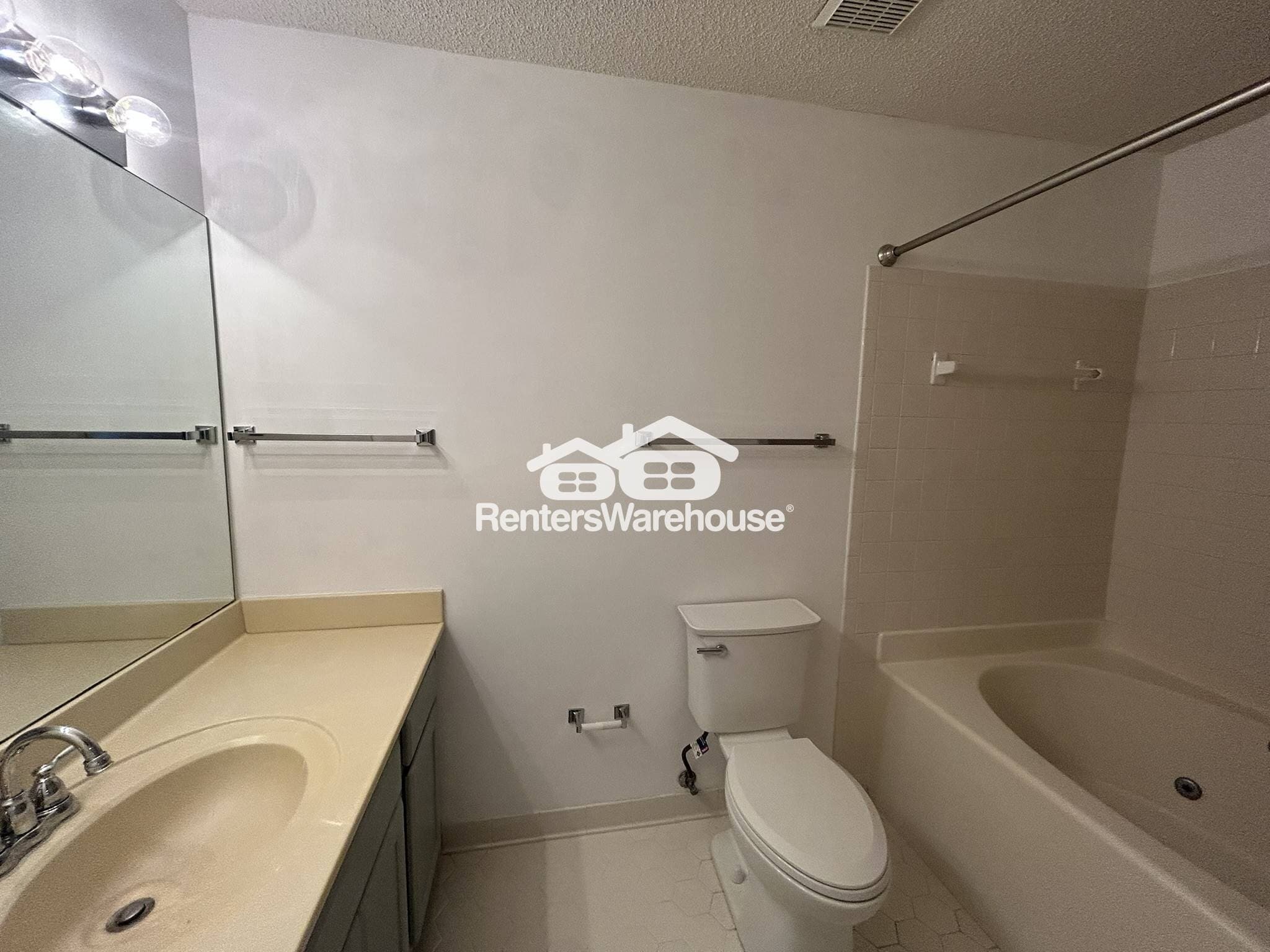 Building Photo - 1303 Gables Dr