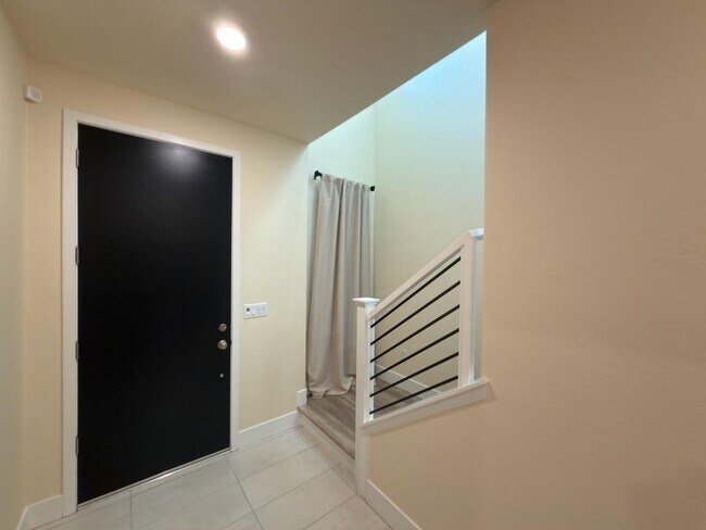 Building Photo - 2897 E Tamarind Dr